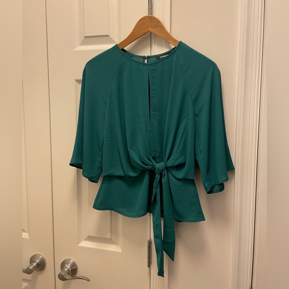 NWT Express Womens Round-Neck Blouse in dark green color